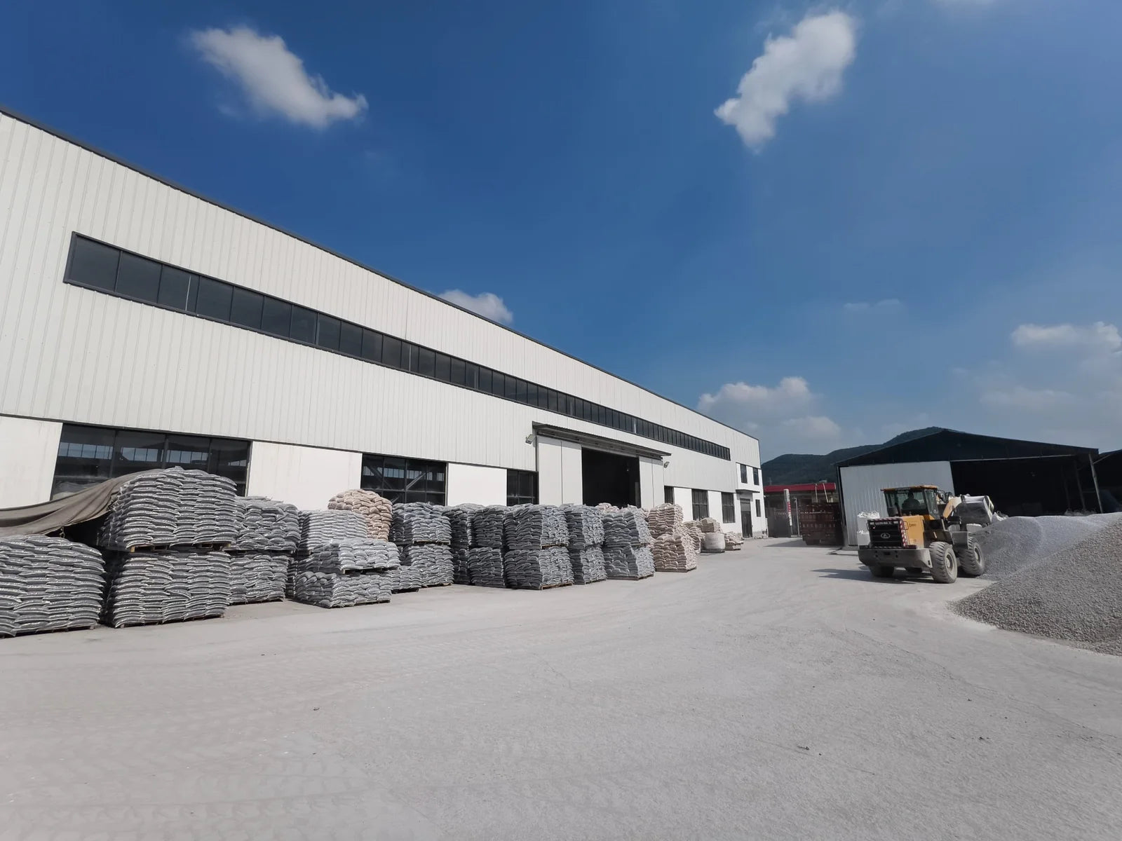 Washed stone aggregate prepared for color and material evaluation